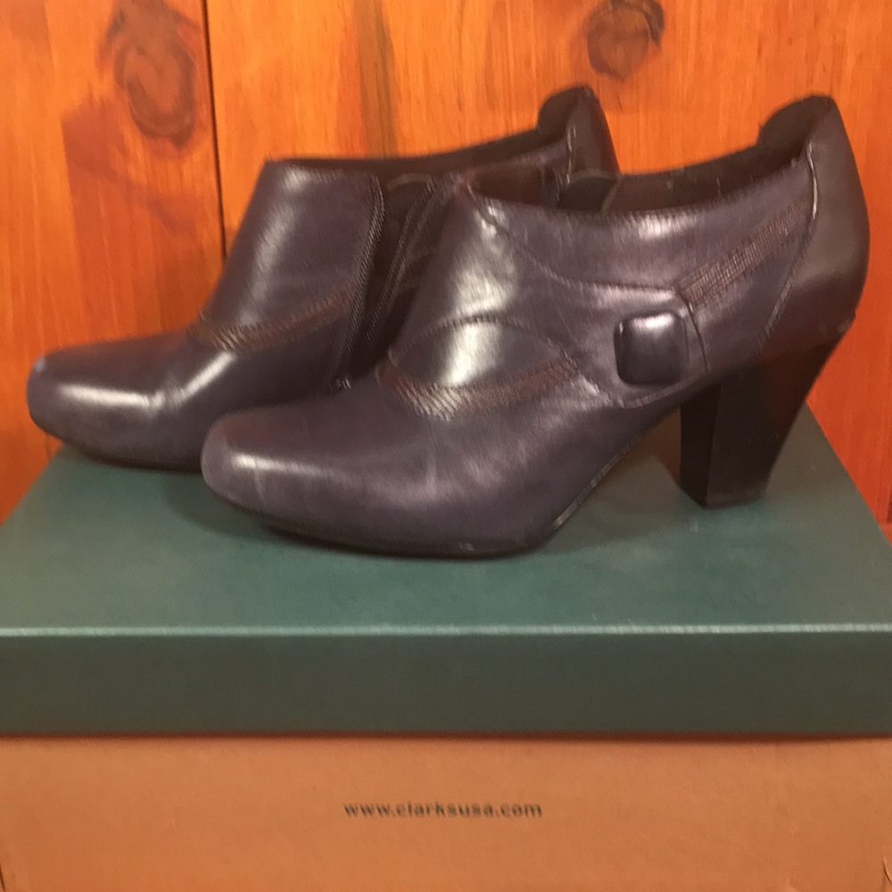 Women’s Clark leather upper heeled ankle boots 7m